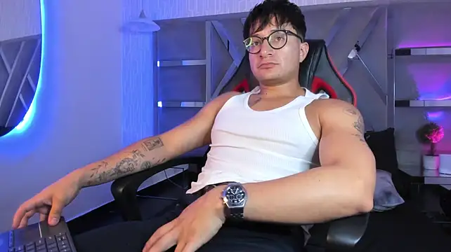 XXX chat uživo modela Hassbyd