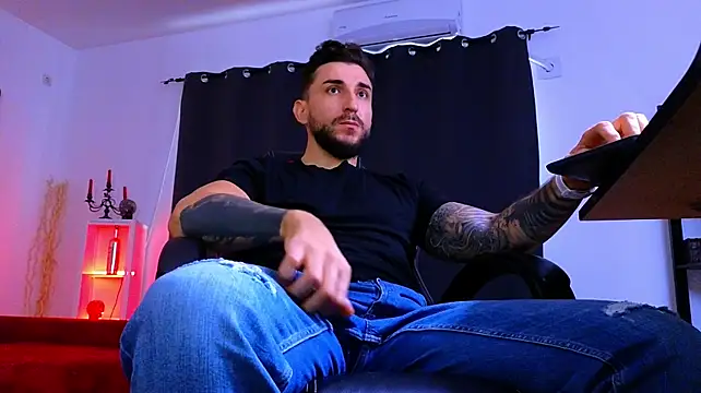 MightyAaron66 Live XXX-chat