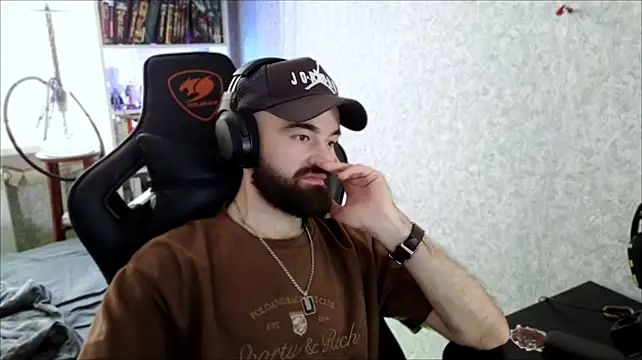 צ'אט XXX בשידור חי של _Serious_Man