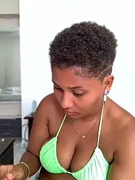 madelltheebony's Live XXX Chat
