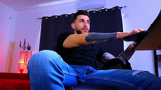 צ'אט XXX בשידור חי של MightyAaron66