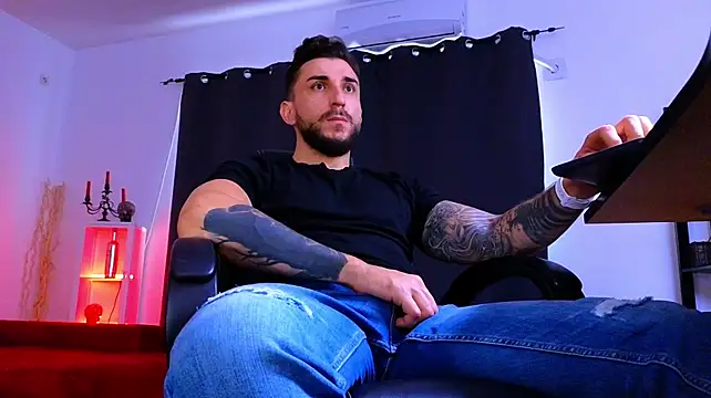 MightyAaron66 élő XXX-chatje
