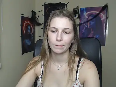 StrangerGi live XXX chat