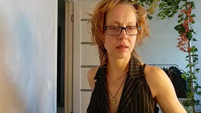 LioraWeiss' Live XXX Chat