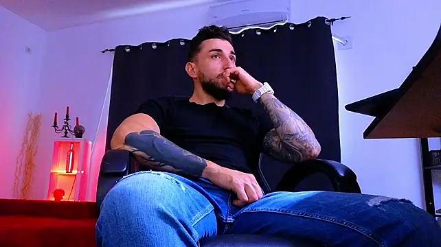 MightyAaron66 Adlı Modelin Canlı XXX Sohbeti