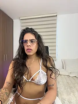 alessia-ferrer1's Live XXX Chat