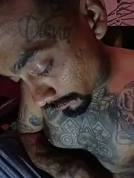 Cnutt310 Show in webcam