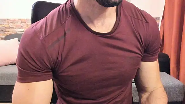 แชท XXX สดของ HotHunkTrainer