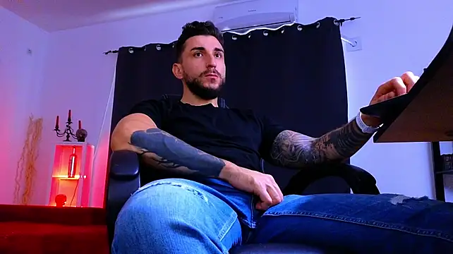 MightyAaron66 XXX чат на живо