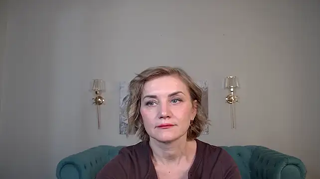 AdeleRocher Adlı Modelin Canlı XXX Sohbeti
