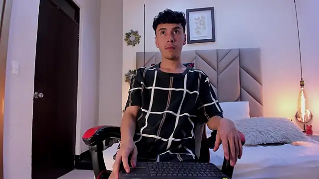 MaxLeons XXX чат на живо