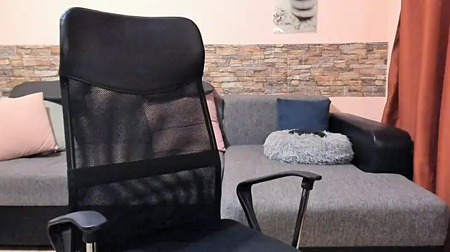 دردشة HotHunkTrainer الجنسية المباشرة