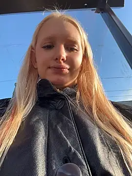 Chat +18 de Elfi_InPublic ao vivo