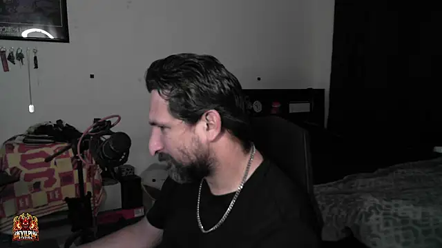 XXX chat uživo modela DevilPup75_