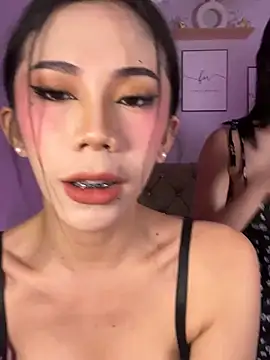 צ'אט XXX בשידור חי של CassandraLovve