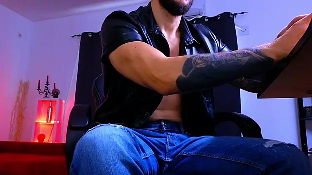 MightyAaron66's Live XXX Chat