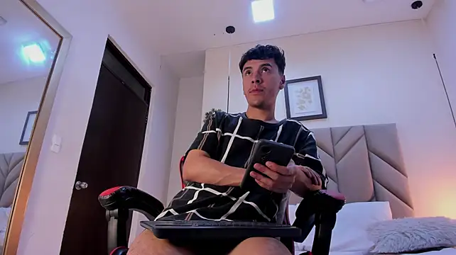 MaxLeonsn Live XXX chat