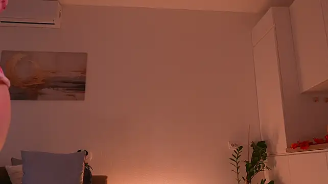 Miablueye Adlı Modelin Canlı XXX Sohbeti