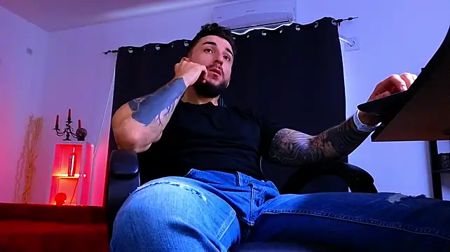 Czat XXX na żywo – MightyAaron66