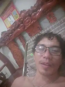 traiwe06's Live XXX Chat