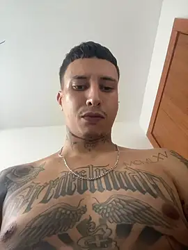 Ttinho Chat XXX live