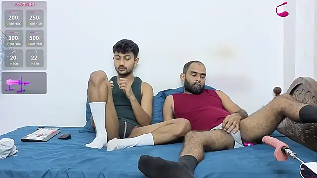 צ'אט XXX בשידור חי של DesiDaddyandSon