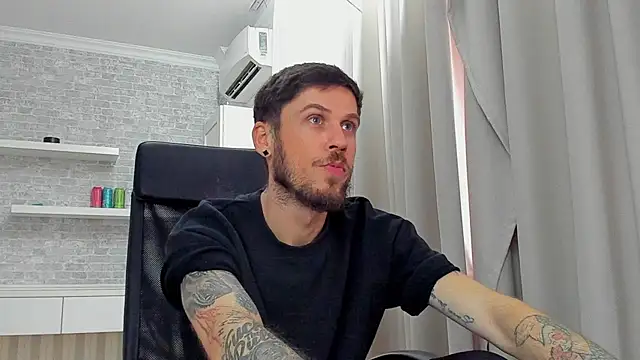 Chat XXX en directo de JonahShaw