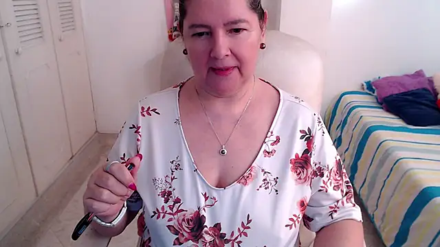leonela_69's Live XXX Chat
