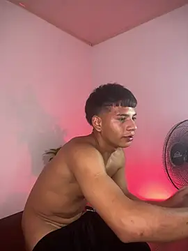 Chat XXX ao vivo de Alessio_hot