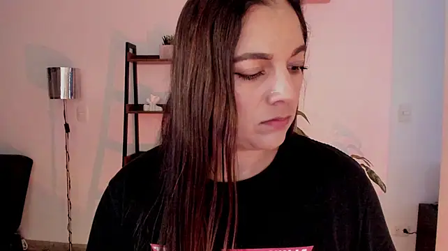 urcute_kitten Adlı Modelin Canlı XXX Sohbeti