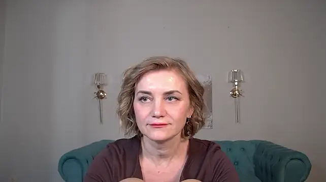 AdeleRocher Adlı Modelin Canlı XXX Sohbeti