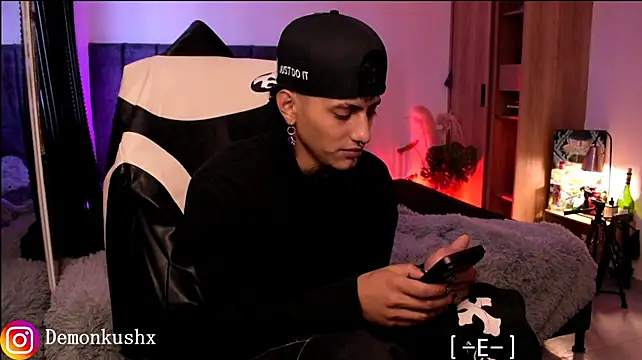 Онлайн чат XXX DemonKush--