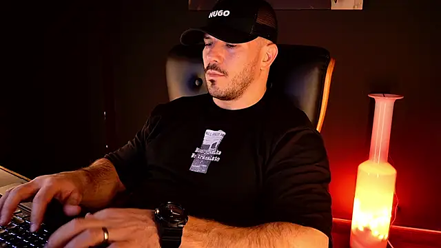 دردشة AngeloEric الجنسية المباشرة