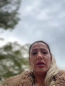 adya-aly Chat XXX live