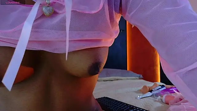 צ'אט XXX בשידור חי של ZafiroSmall