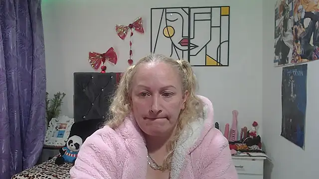 emperabigbootybigass Adlı Modelin Canlı XXX Sohbeti