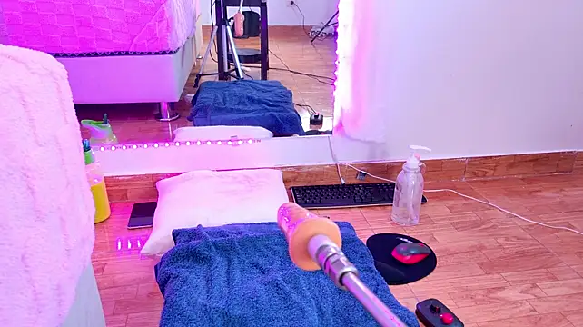 YesyHills Live XXX-Chat