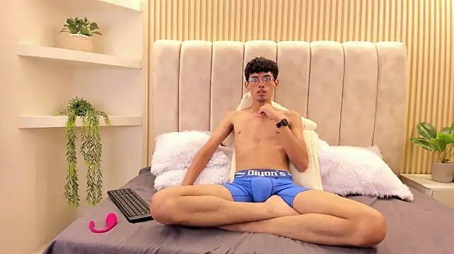 Ethan_Kay লাইভ XXX চ্যাট