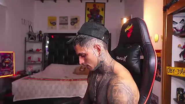 logan_hugh8n Live XXX chat
