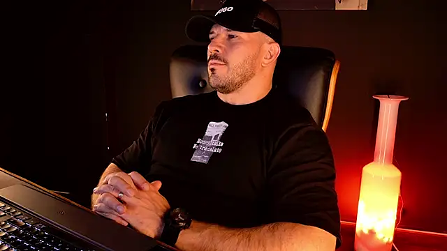 AngeloEric XXX чат на живо