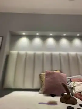 MiahWindsor Chat XXX live