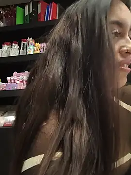 Chat +18 de MissNyraSecret ao vivo