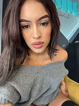 צ'אט XXX בשידור חי של MystiqueXXX