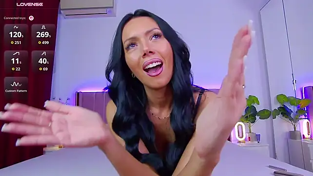 צ'אט XXX בשידור חי של nadeen_na