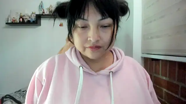 แชท XXX สดของ Shaddycute_
