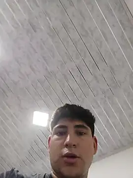 צ'אט XXX בשידור חי של MenOnlyHot