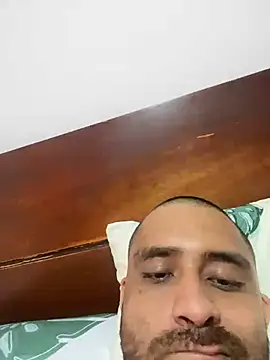 aronmiller404 live XXX chat