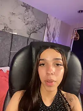 nikkydoll's Live XXX Chat