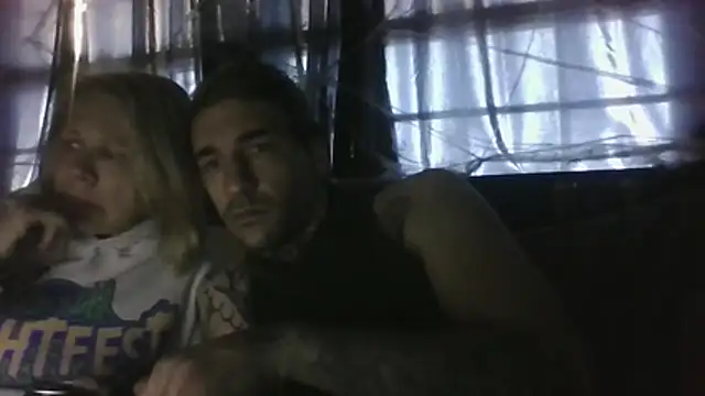 Živý XXX chat 2-BLUNT-CUNTS