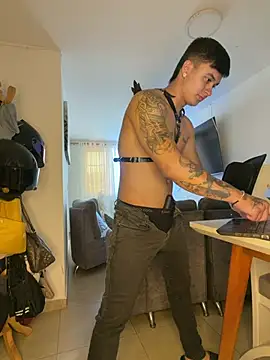 แชท XXX สดของ Christopher_strongg